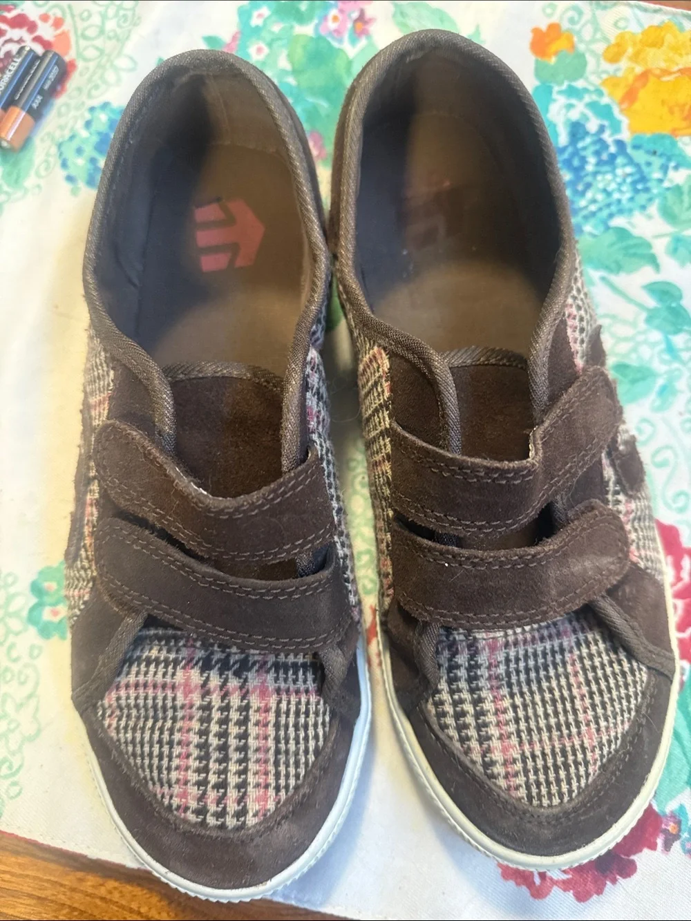 Ladies Etnies Brown Plaid Velcro Sneakers - Picture 4 of 6